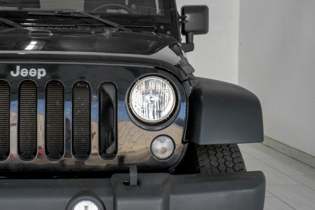 Used 2015 Jeep Wrangler Sport w/ Mopar Black Appearance Group AWD/4WD image 32