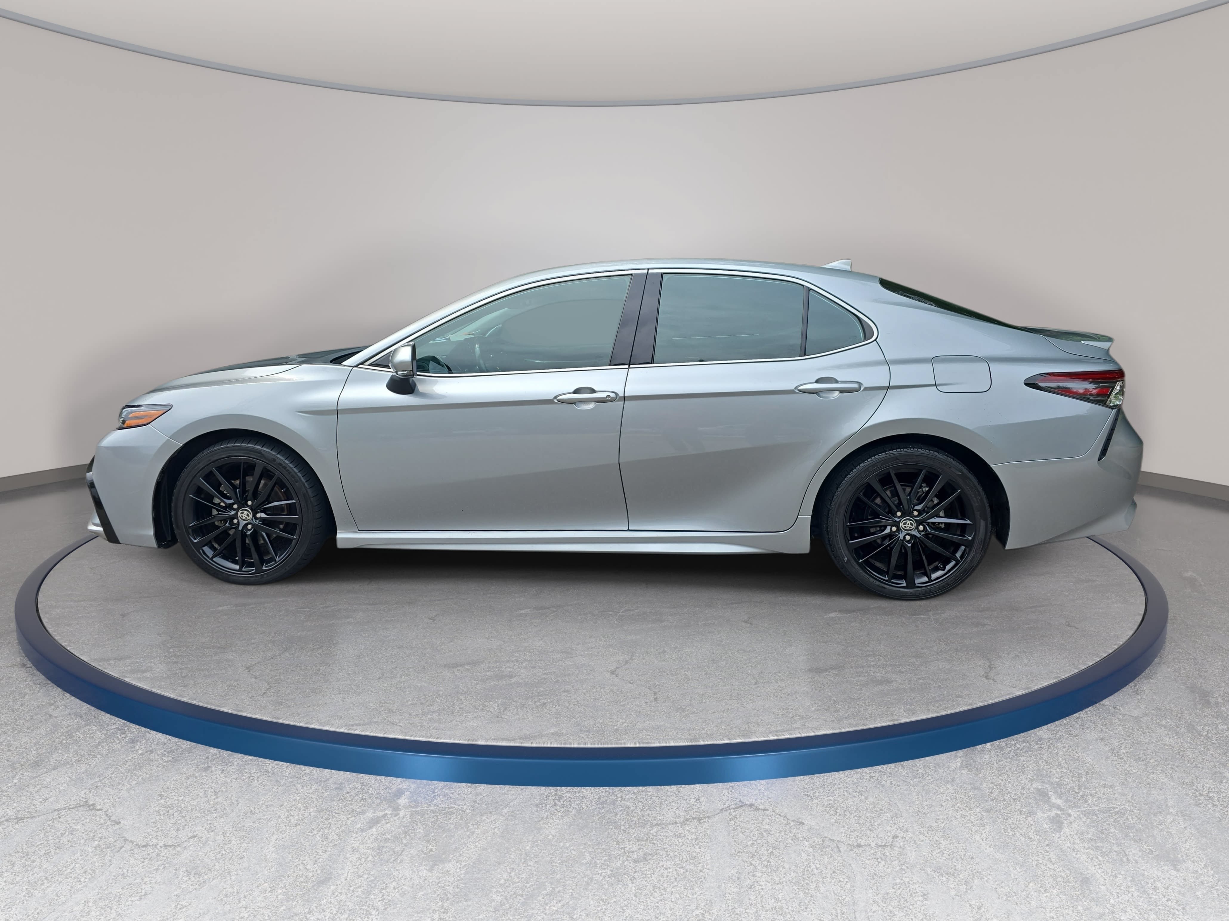 Used 2023 Toyota Camry XSE FWD image 8