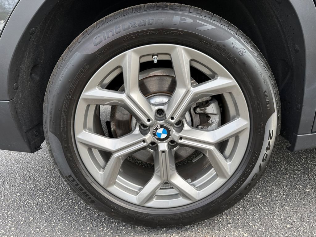 Certified 2025 BMW X4 xDrive30i w/ Premium Package image 17