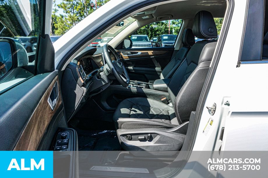 Used 2025 Volkswagen Atlas SE FWD image 18