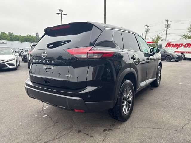 Used 2024 Nissan Rogue S AWD/4WD image 2