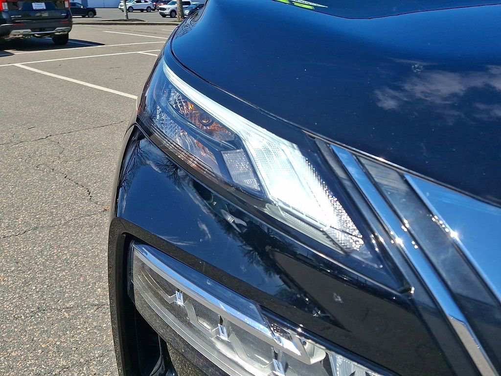 Used 2023 Nissan Rogue SV image 12