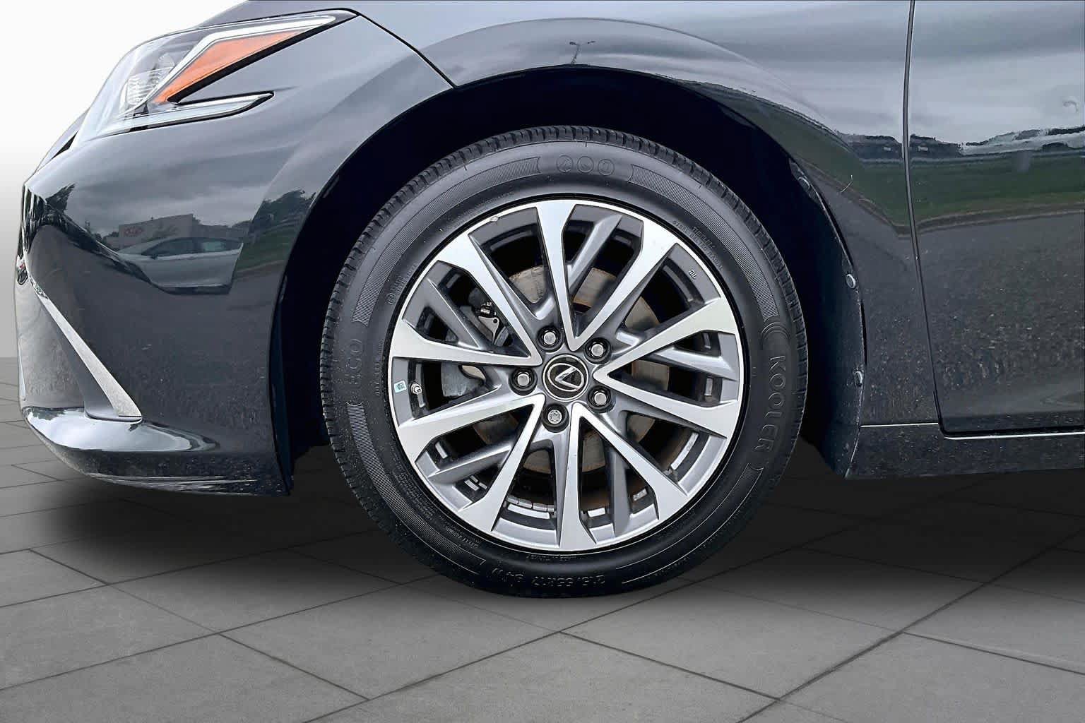 Used 2022 Lexus ES 350 w/ Accessory Package 2 FWD image 11