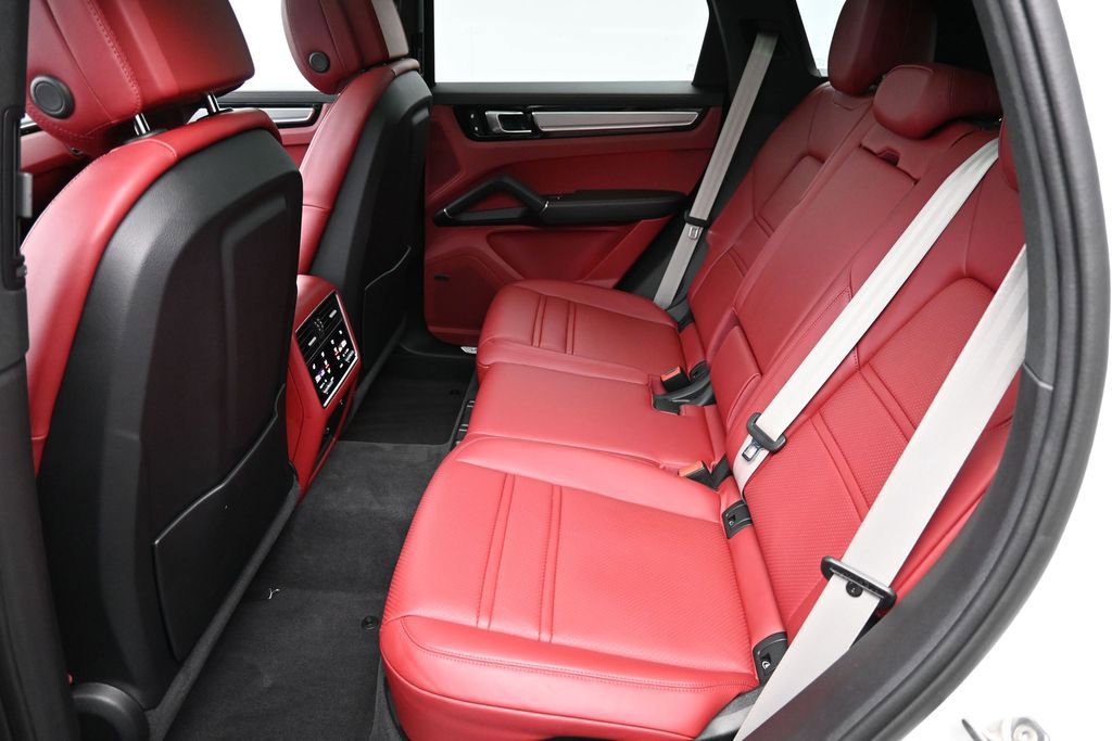 Certified 2023 Porsche Cayenne Platinum Edition AWD/4WD image 7