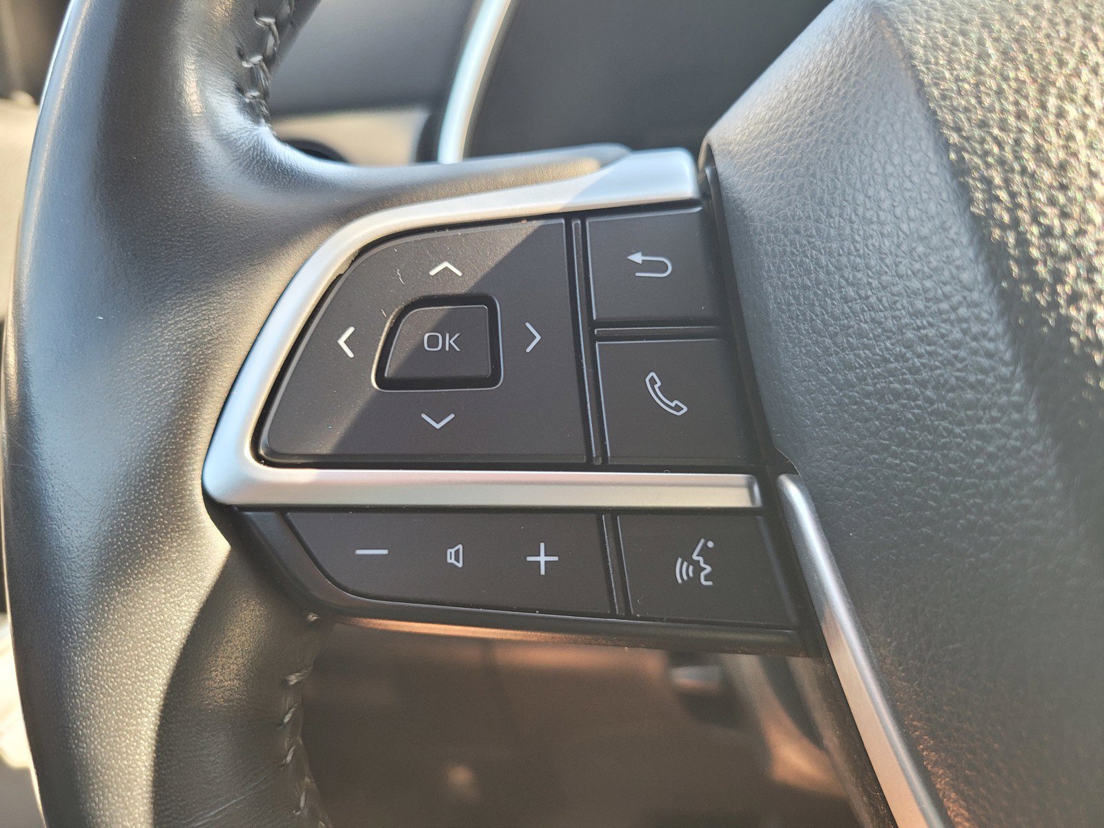 Used 2022 Toyota Highlander Limited AWD/4WD image 25