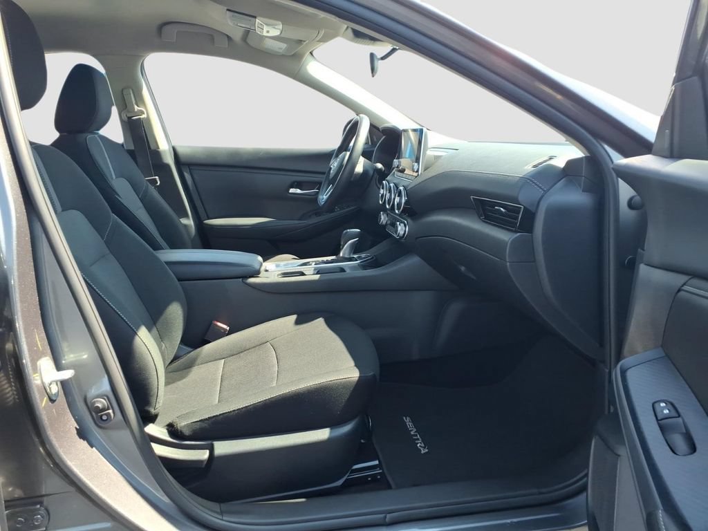 Used 2025 Nissan Sentra SV FWD image 10