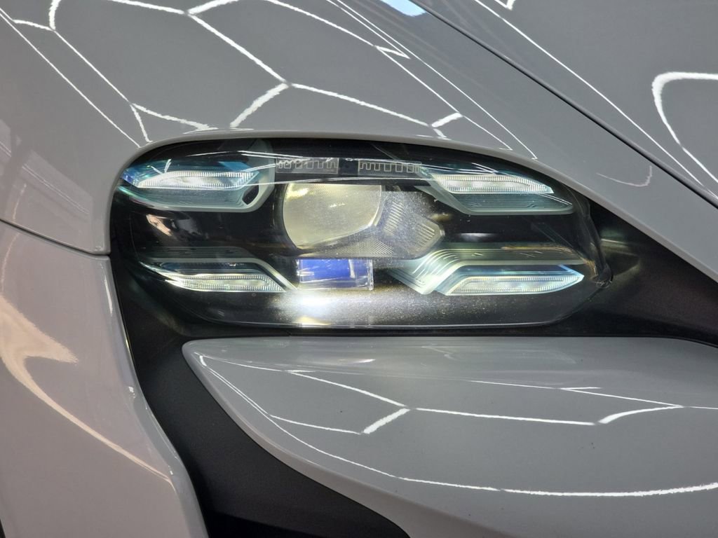 Used 2021 Porsche Taycan 4S AWD/4WD image 31