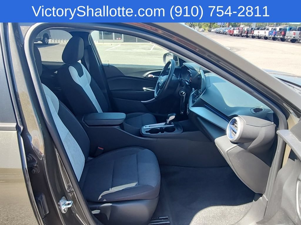 Used 2024 Chevrolet Trax LS FWD image 29