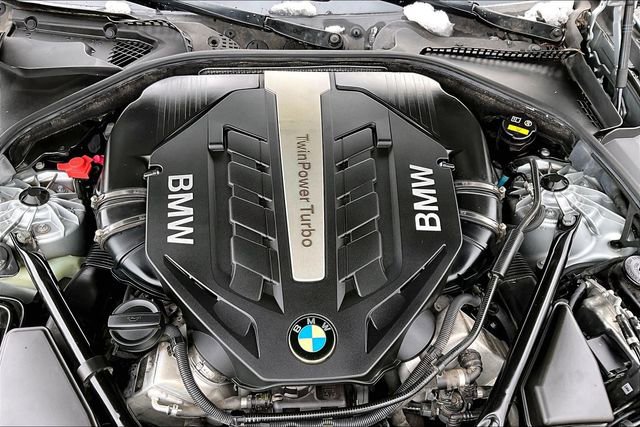 Used 2016 BMW 550i xDrive Sedan image 32