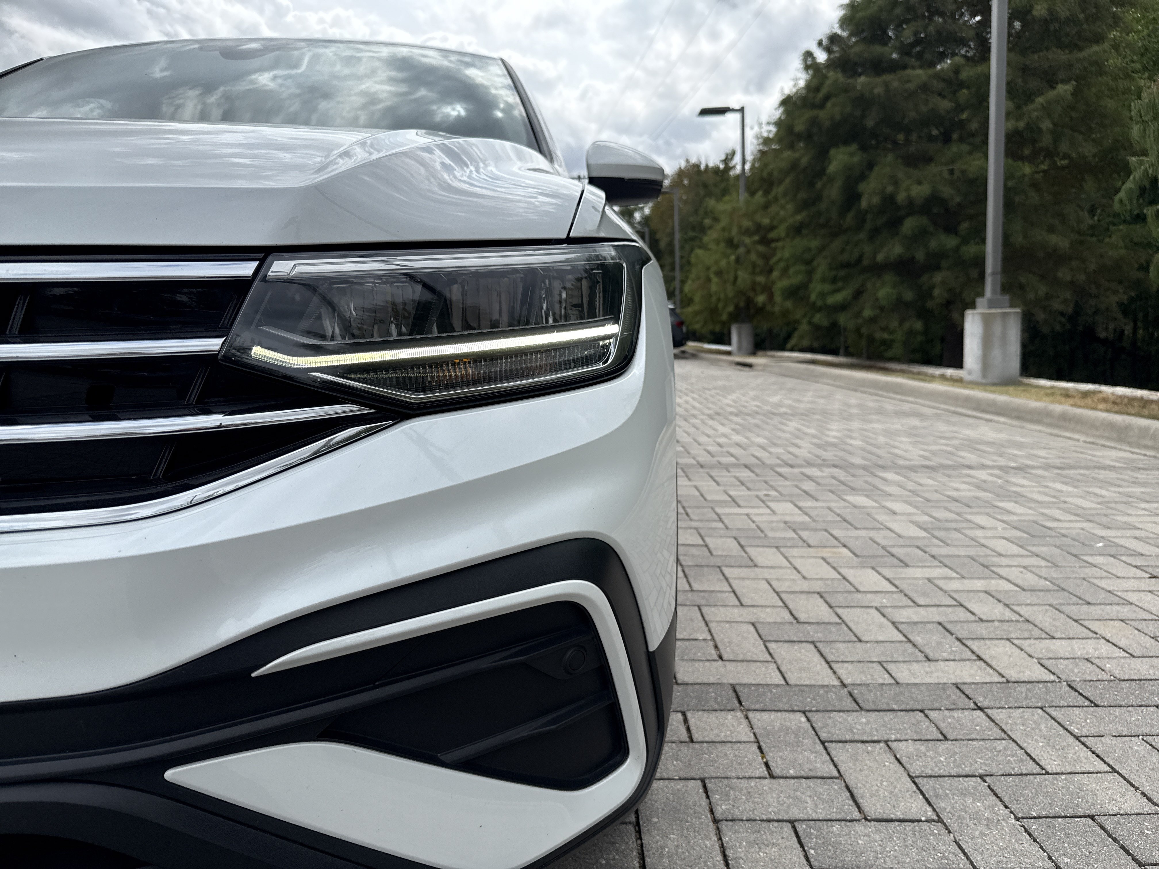 Certified 2023 Volkswagen Tiguan SE w/ Panoramic Sunroof Package FWD image 5