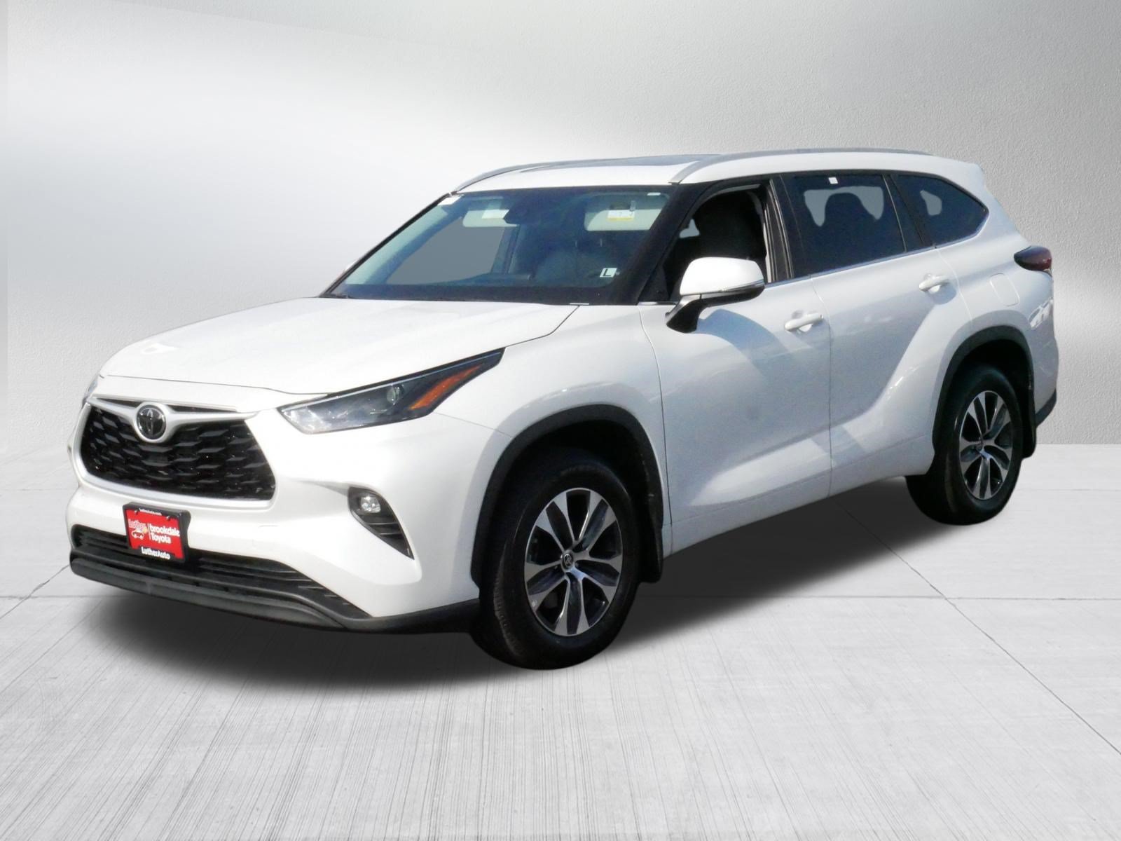 Certified 2026 Toyota Highlander XLE AWD/4WD image 3