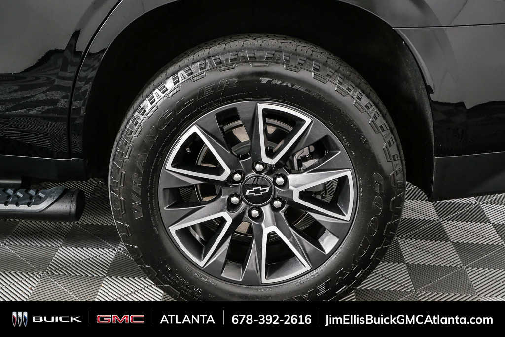 Used 2022 Chevrolet Tahoe Z71 w/ Luxury Package AWD/4WD image 40
