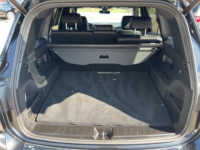 Used 2023 Mercedes-Benz GLB 250 4MATIC w/ Premium Package image 7