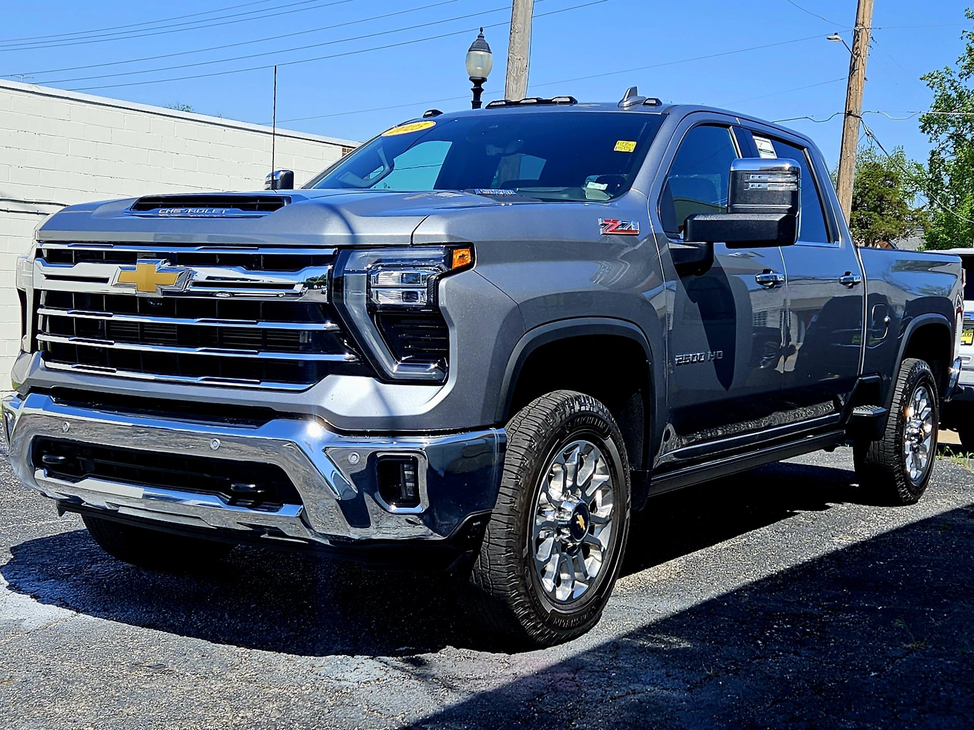 Used 2025 Chevrolet Silverado 2500 LTZ w/ LTZ Plus Package AWD/4WD image 2