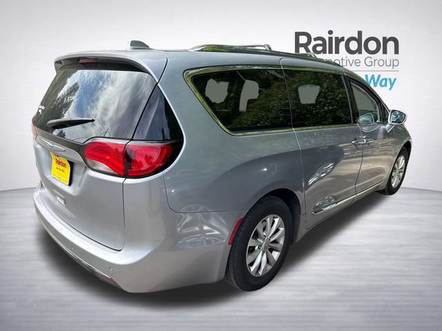 Used 2019 Chrysler Pacifica Touring-L FWD image 7