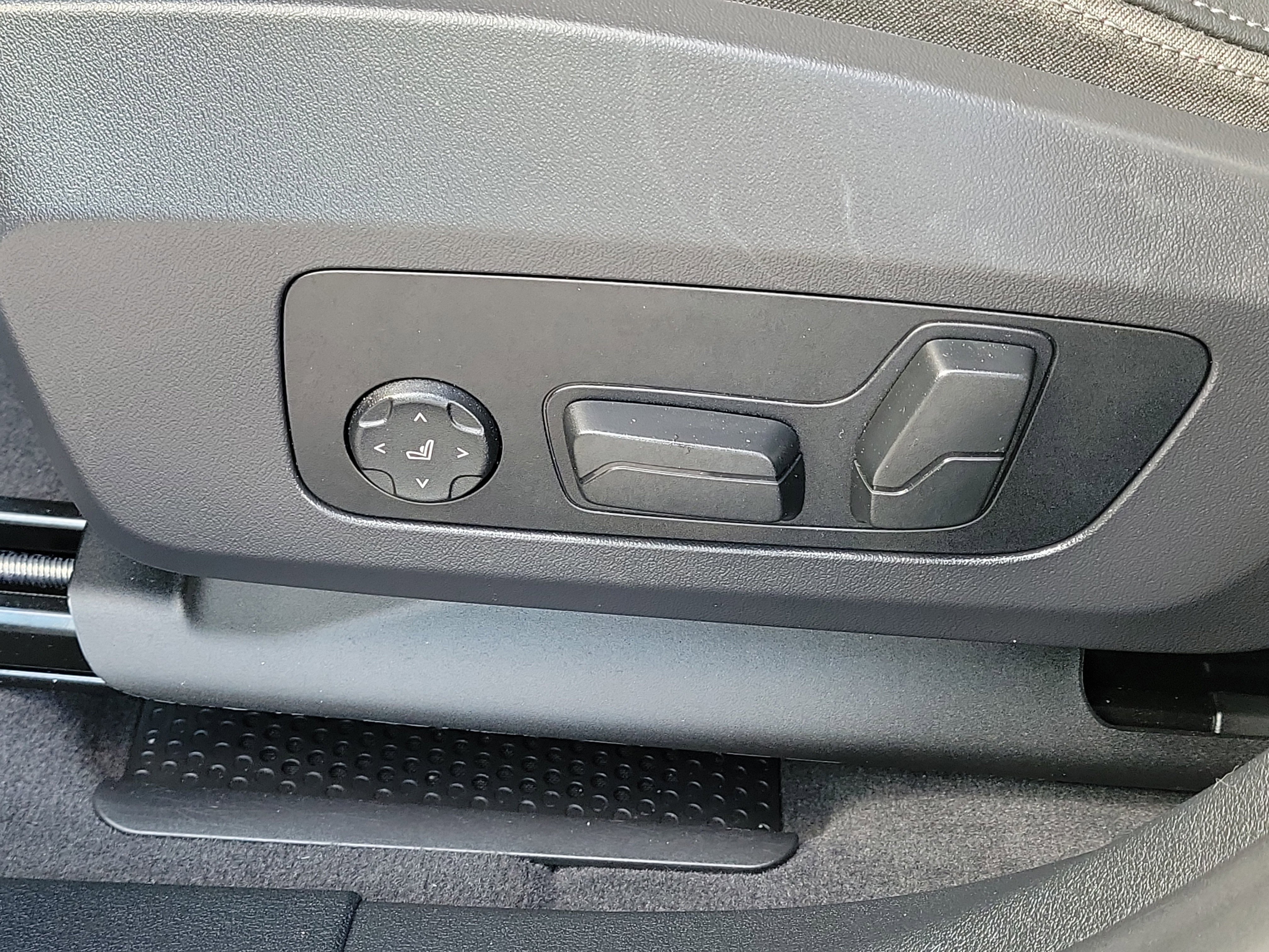 Used 2025 BMW X2 xDrive28i image 21