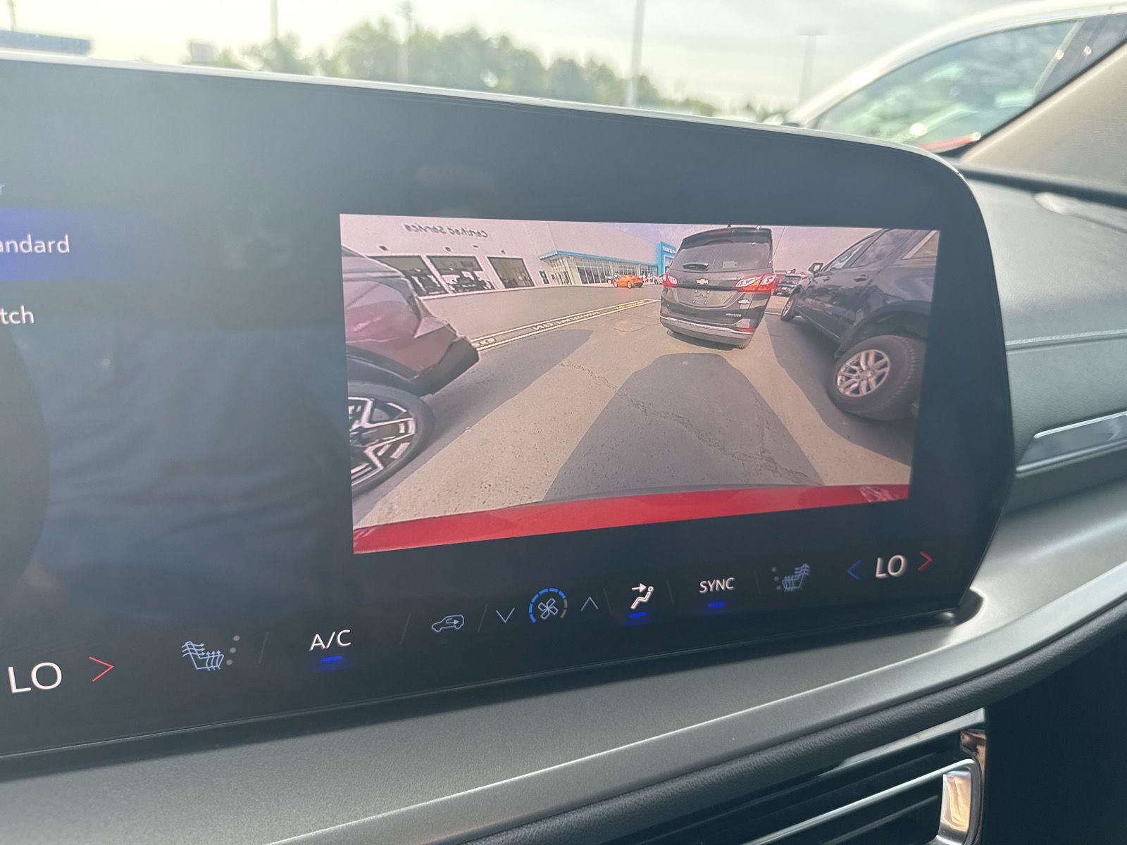 Used 2026 Chevrolet Traverse LT FWD image 25