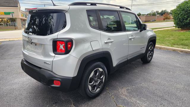Used 2015 Jeep Renegade Latitude FWD image 5