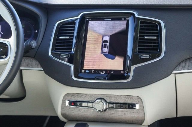 Used 2024 Volvo XC90 T8 Plus w/ Protection Package Premier image 17