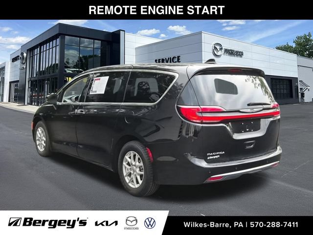 Used 2024 Chrysler Pacifica Touring-L FWD image 9