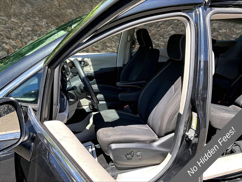 Used 2023 Chrysler Voyager LX FWD image 22