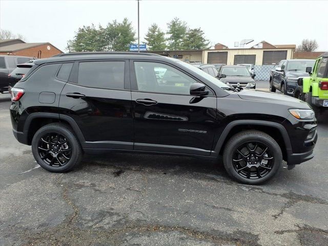 New 2026 Jeep Compass Latitude image 2