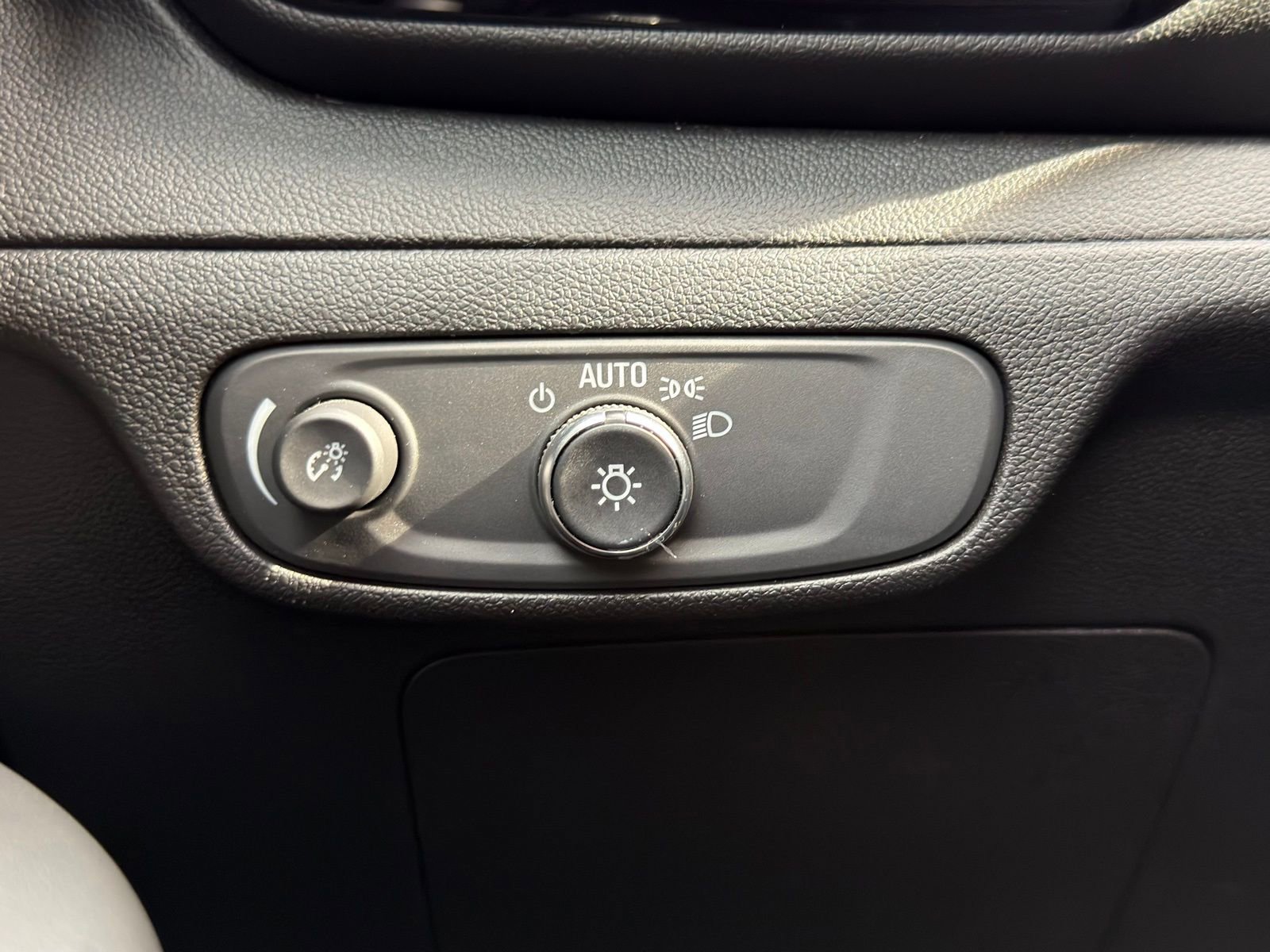 Used 2023 Chevrolet Bolt EUV Premier w/ Redline Edition image 20