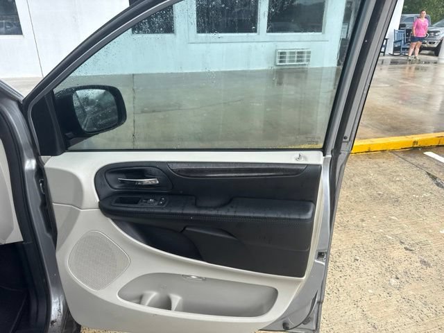 Used 2018 Dodge Grand Caravan SE FWD image 39