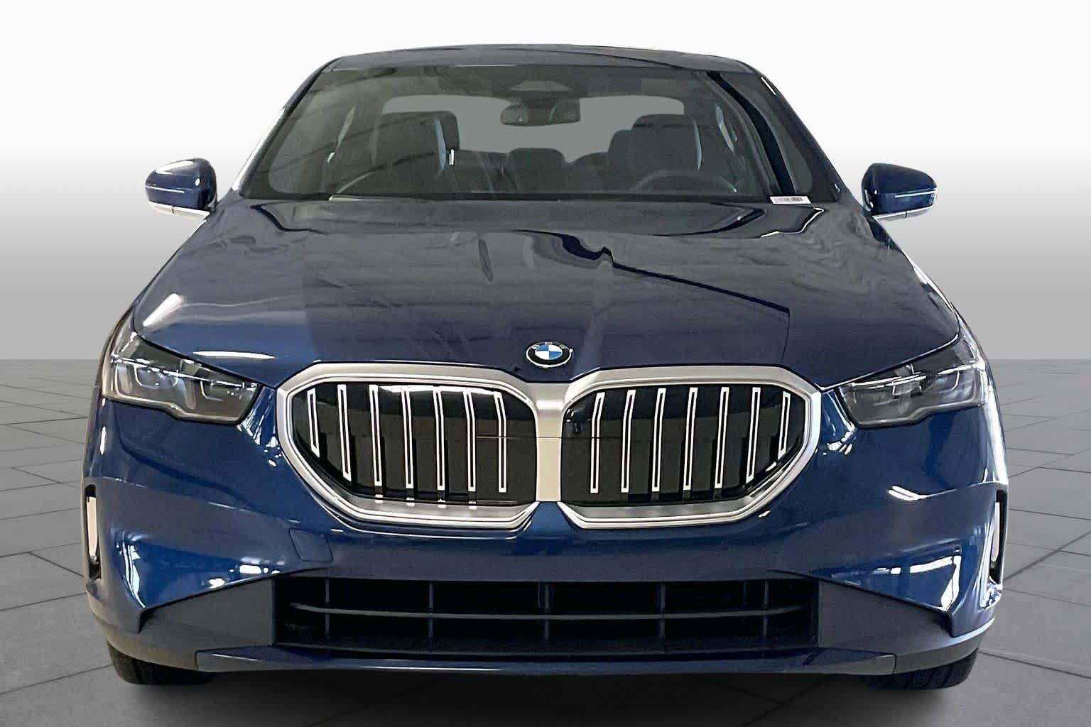 Used 2026 BMW 530i w/ Premium Package RWD image 3