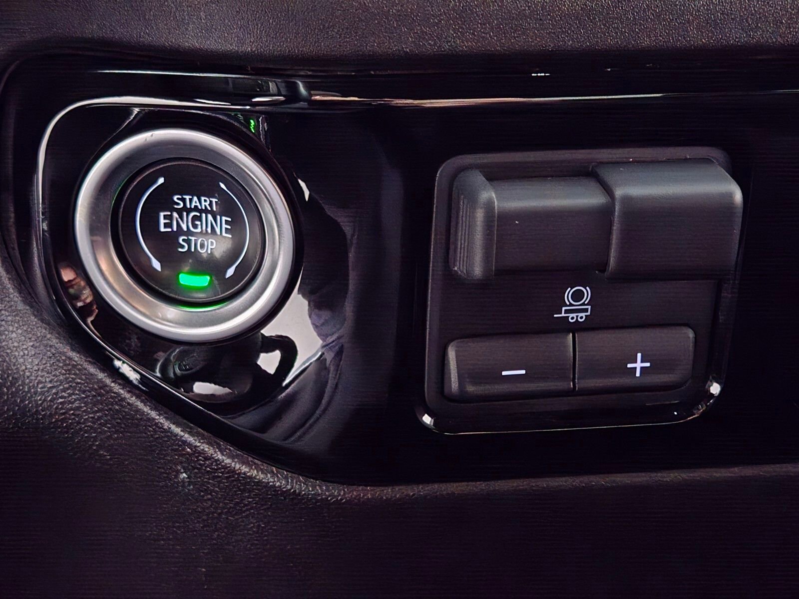 Used 2025 Chevrolet Silverado 2500 LT w/ Convenience Package image 25