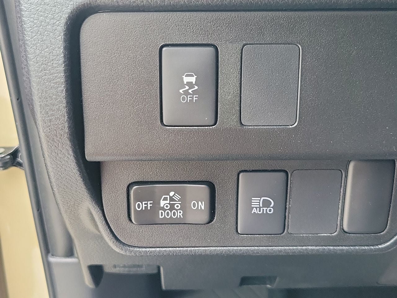 Used 2020 Toyota Tacoma SR5 RWD image 30
