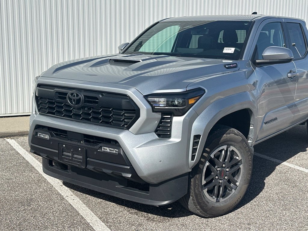Used 2025 Toyota Tacoma TRD Sport w/ TRD Sport Upgrade Package AWD/4WD image 2