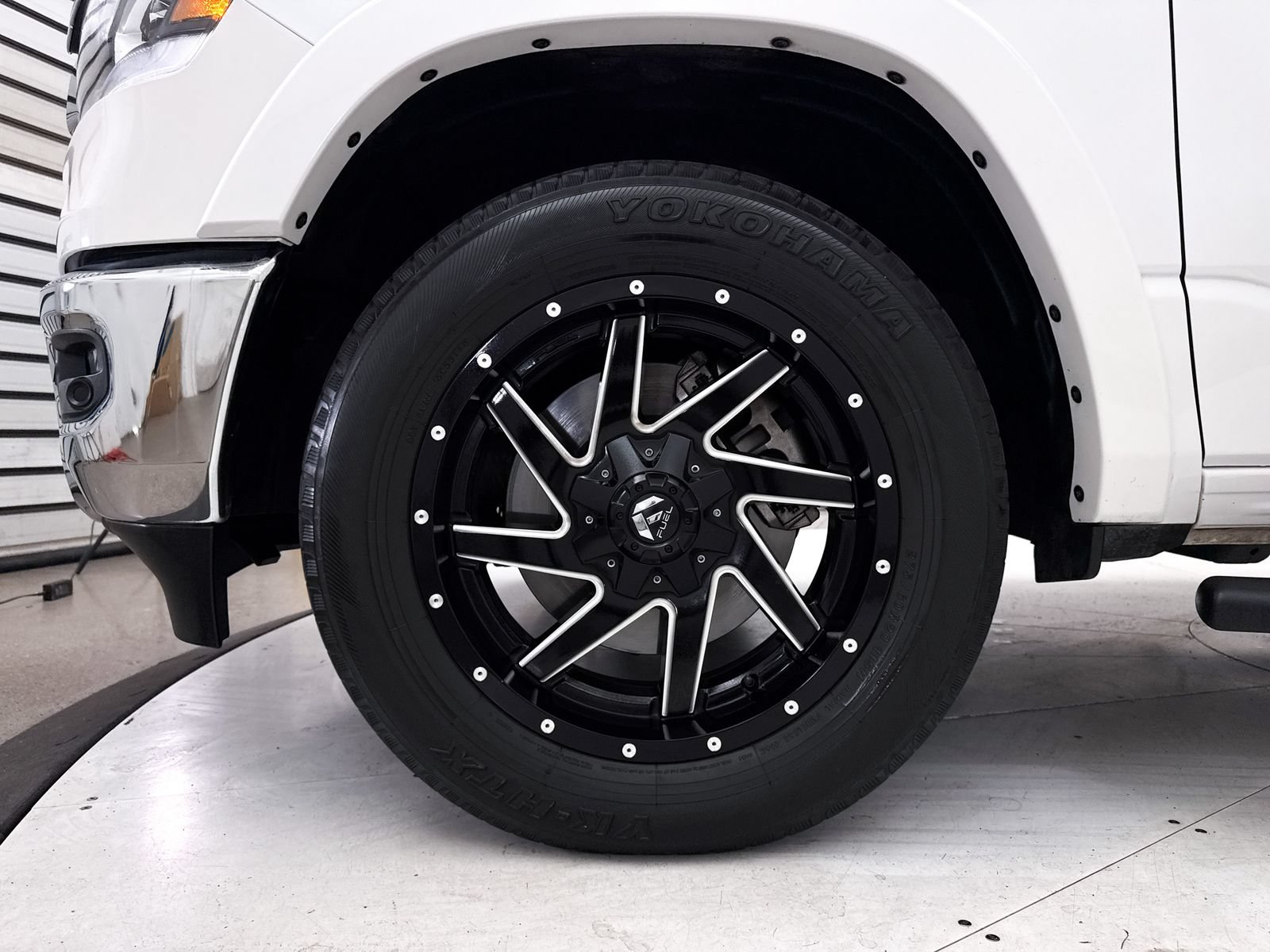 Used 2019 RAM 1500 Laramie AWD/4WD image 14