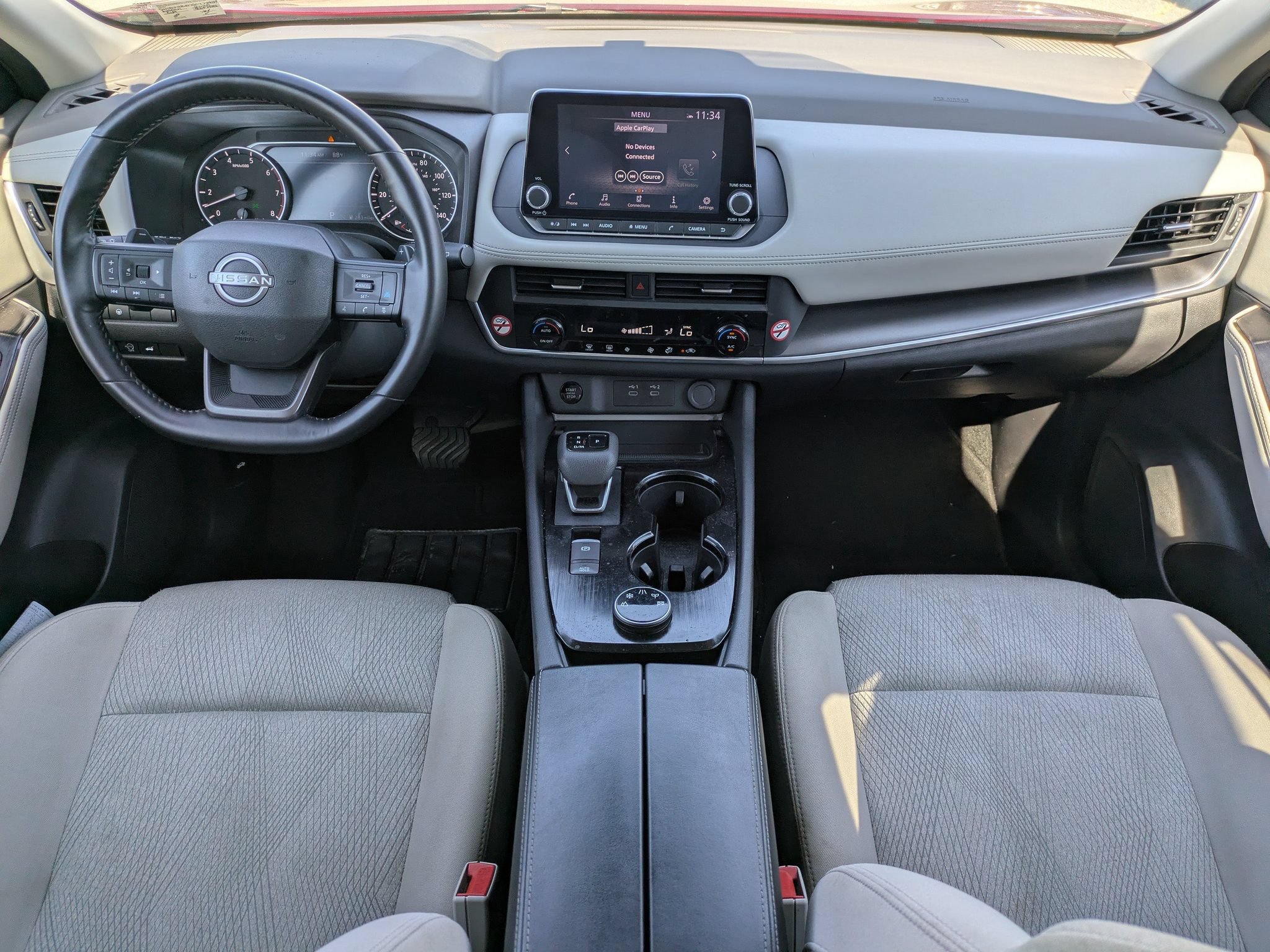 Used 2025 Nissan Rogue SV AWD/4WD image 16