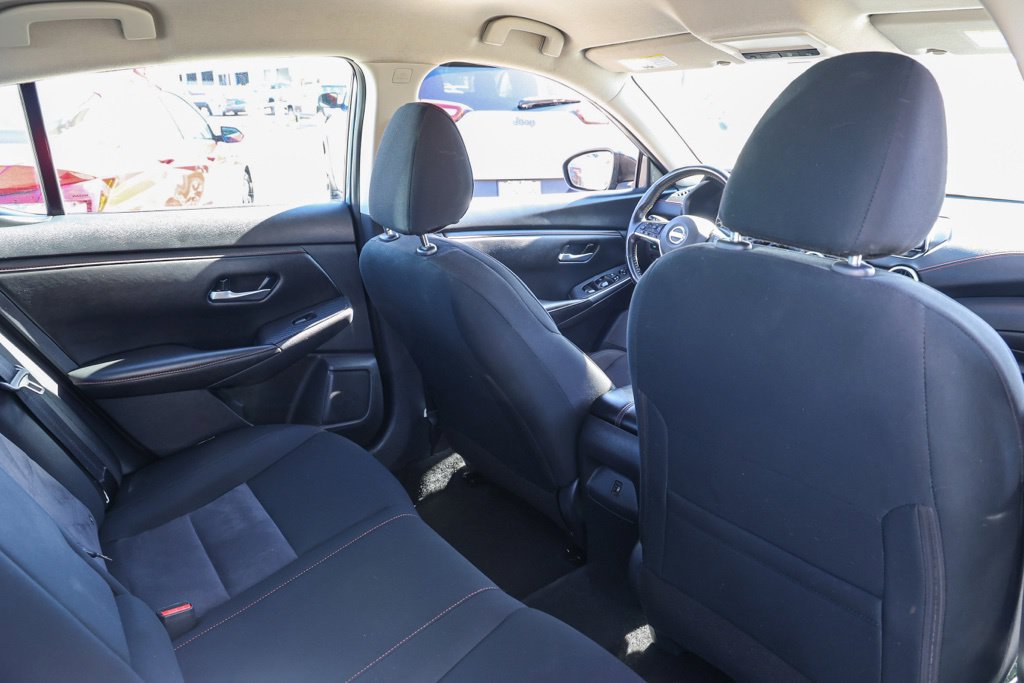 Used 2025 Nissan Sentra SR FWD image 17