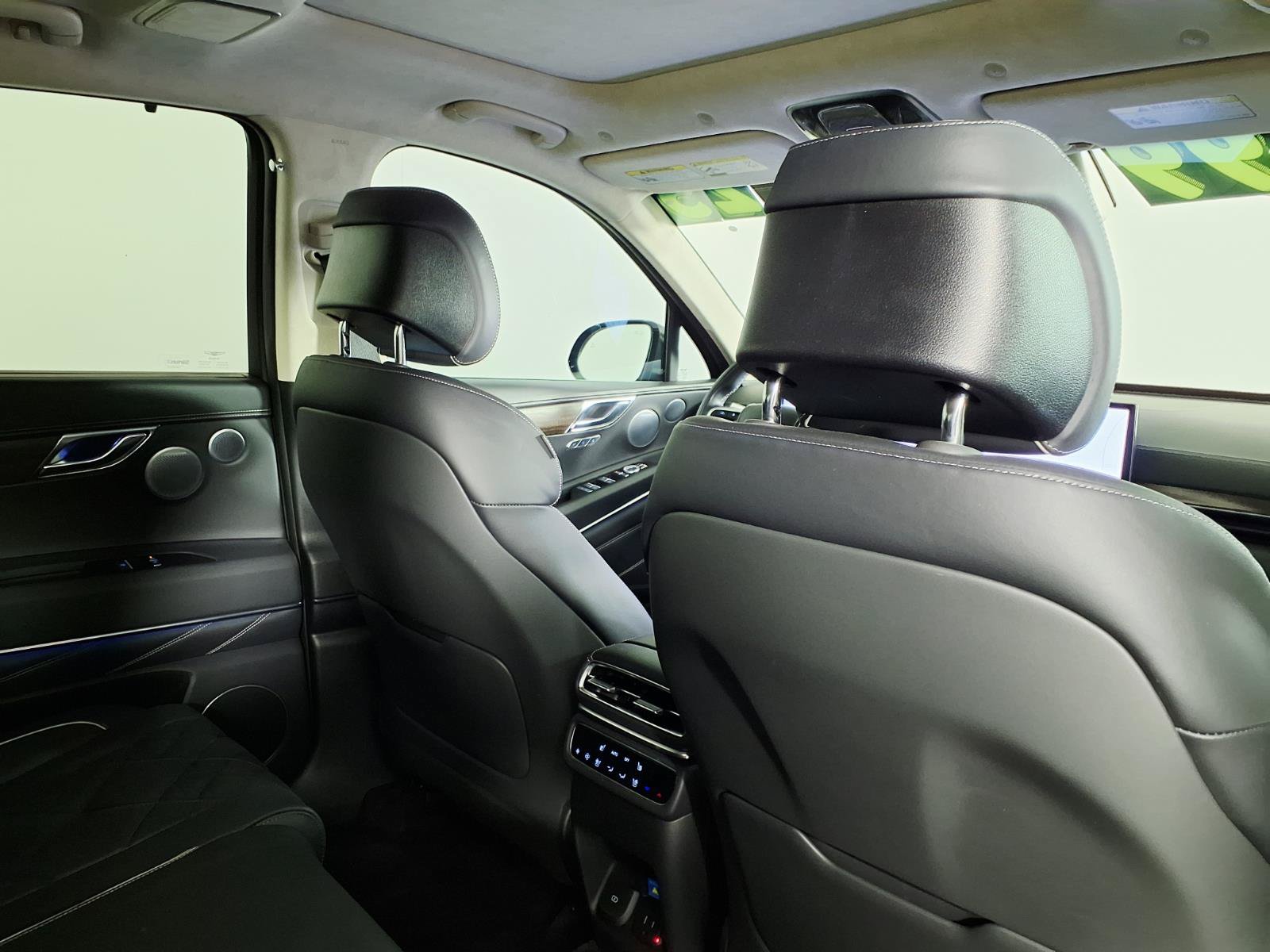 Certified 2025 Genesis GV80 3.5T Prestige AWD/4WD image 11