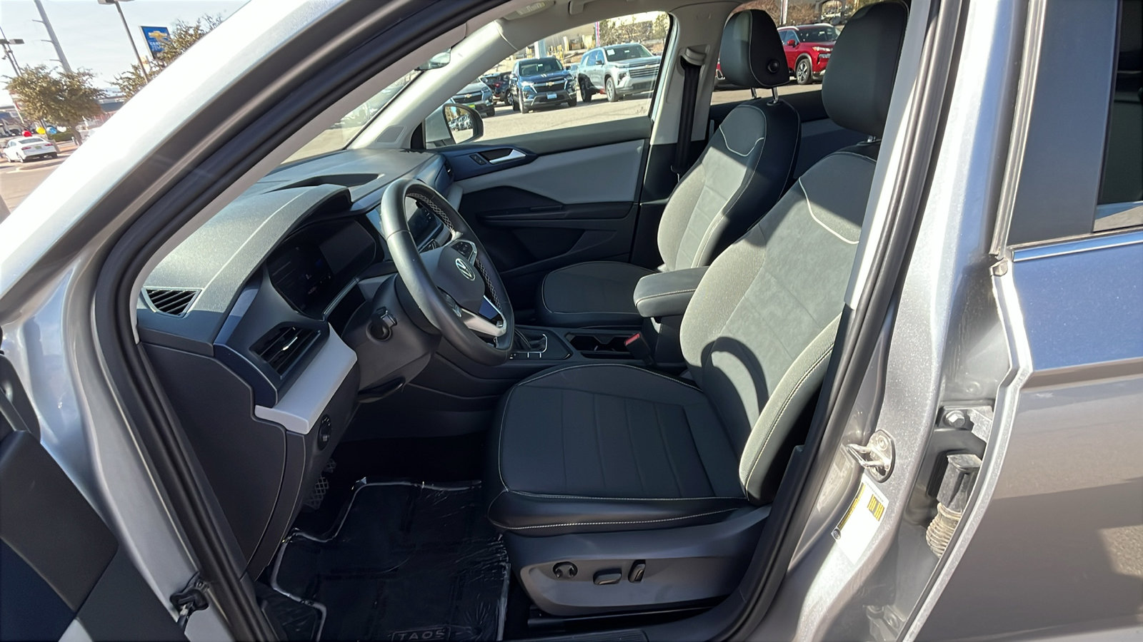 Used 2023 Volkswagen Taos SE image 10