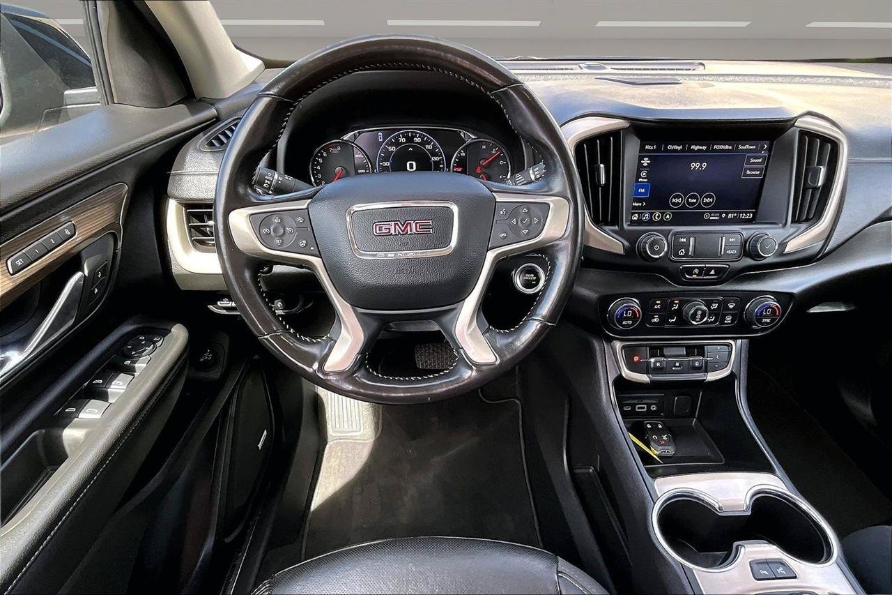 Used 2022 GMC Terrain Denali w/ Denali Premium Package AWD/4WD image 8