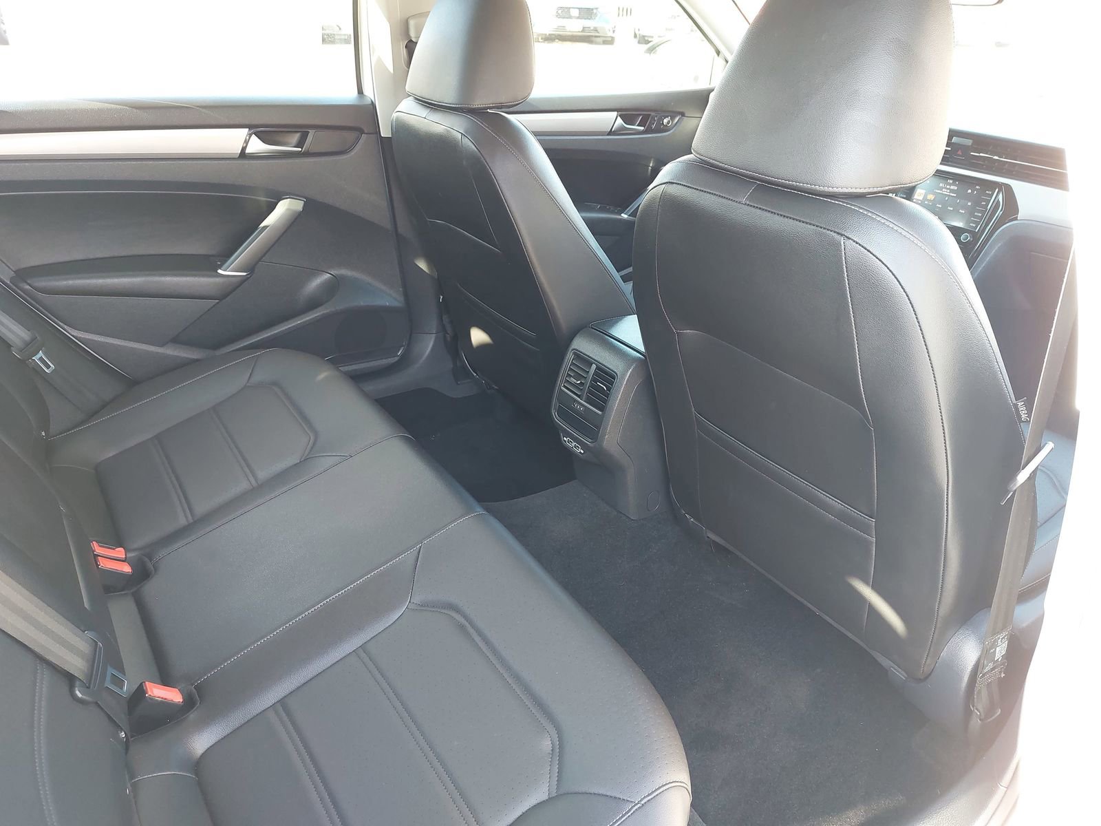 Used 2022 Volkswagen Passat 2.0T SE image 11