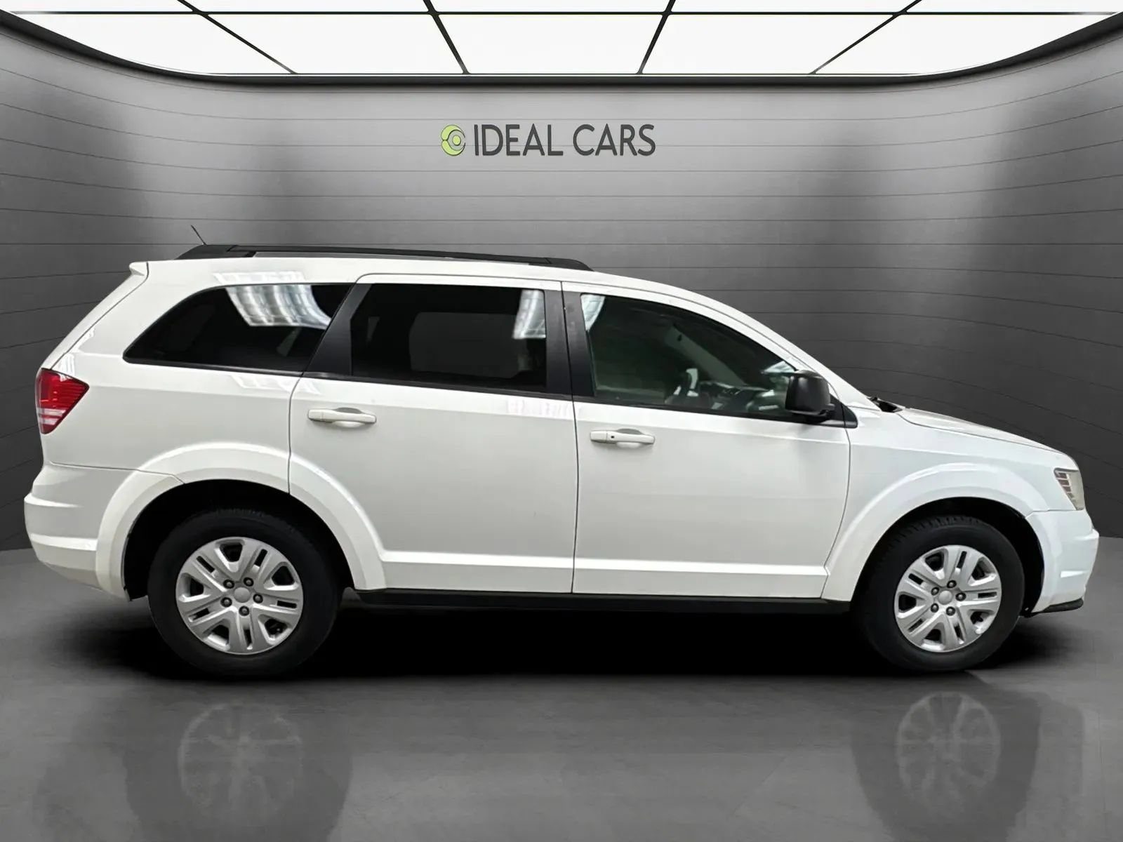 Used 2017 Dodge Journey SE FWD image 4