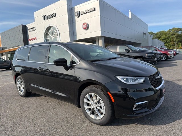 New 2026 Chrysler Pacifica Select