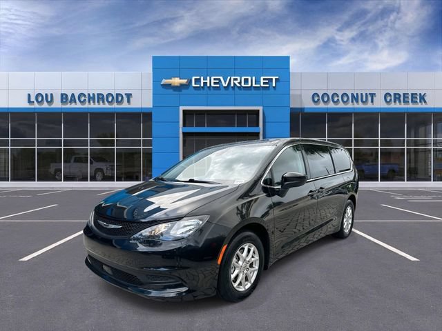Used 2023 Chrysler Voyager LX FWD image 4