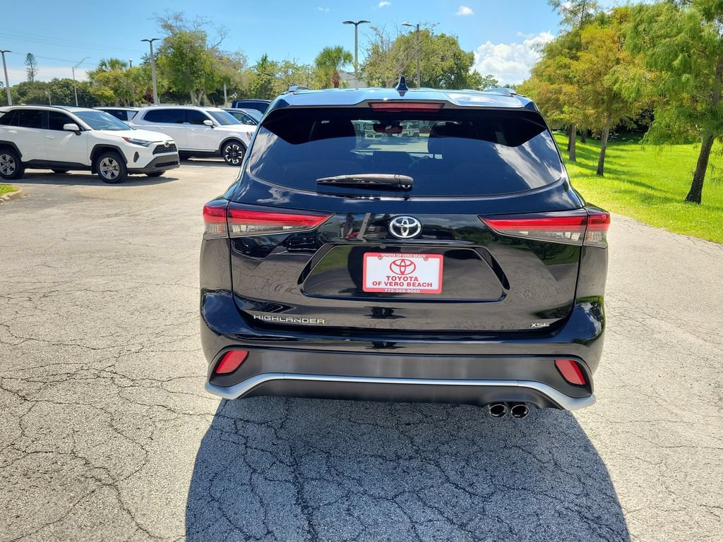 Certified 2021 Toyota Highlander XSE FWD image 5