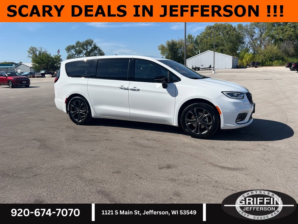 New 2026 Chrysler Pacifica Select image 10