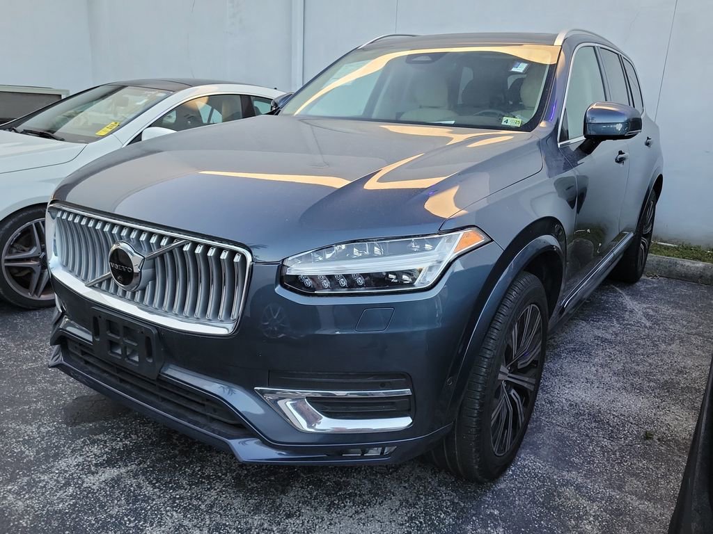 Used 2023 Volvo XC90 B6 Plus image 2