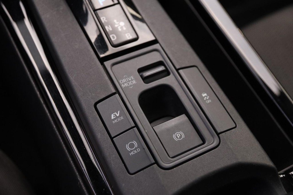 Used 2025 Toyota Prius LE AWD/4WD image 20