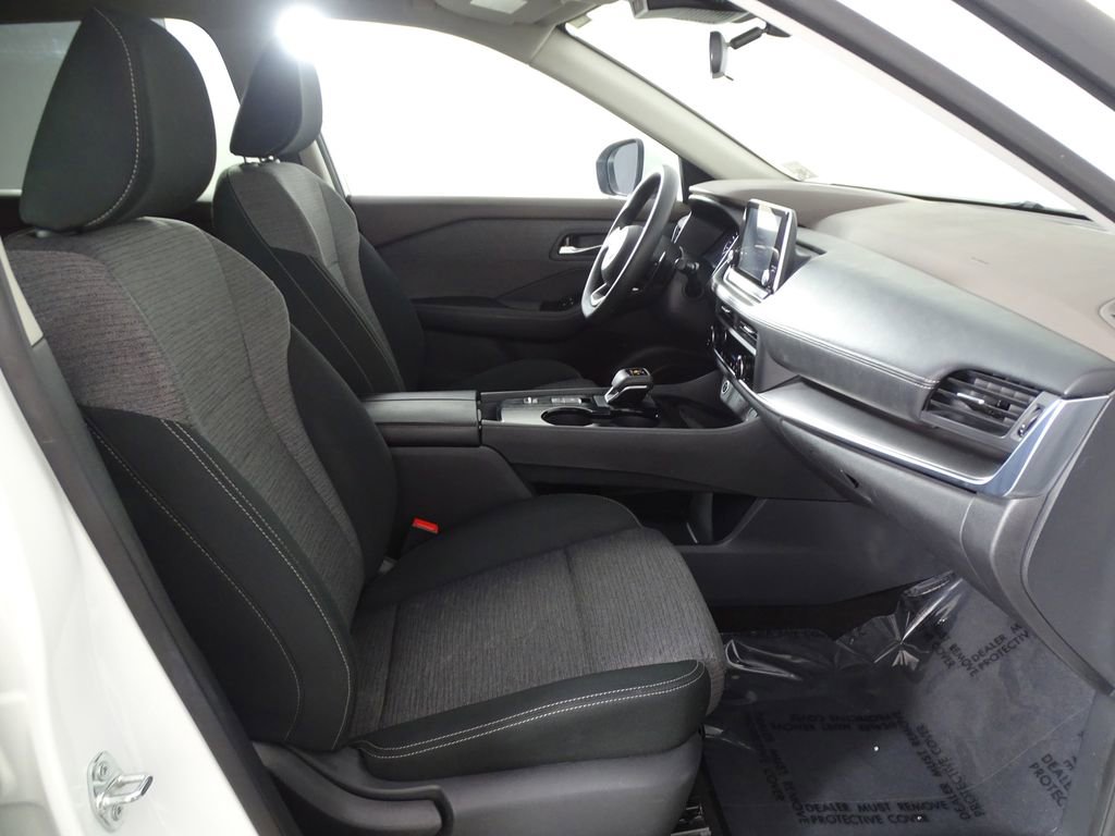 Used 2023 Nissan Rogue SV image 14