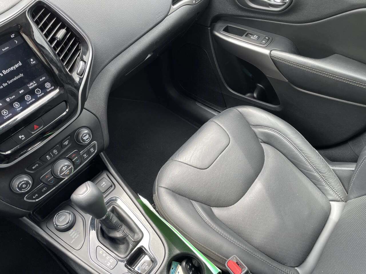 Used 2020 Jeep Cherokee Limited image 23