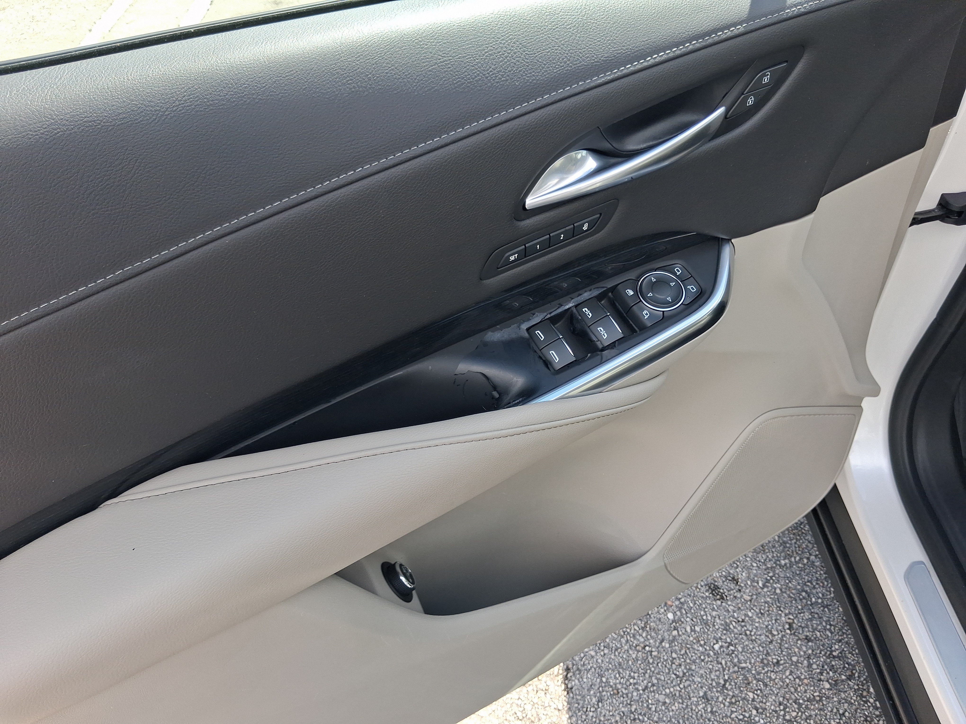 Used 2019 Cadillac XT4 Premium Luxury w/ Enhanced Visibility Package FWD image 14