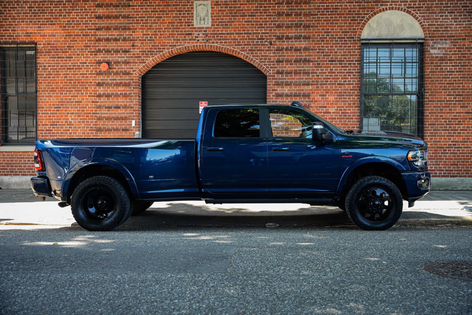 Used 2024 RAM 3500 Limited w/ Night Edition AWD/4WD image 2
